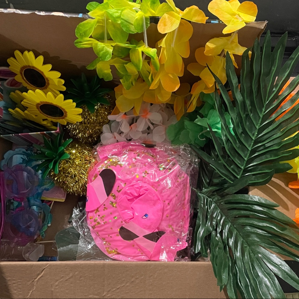 Amazon Tropical Party Decor Set with Pink Flamingo and Sunflower